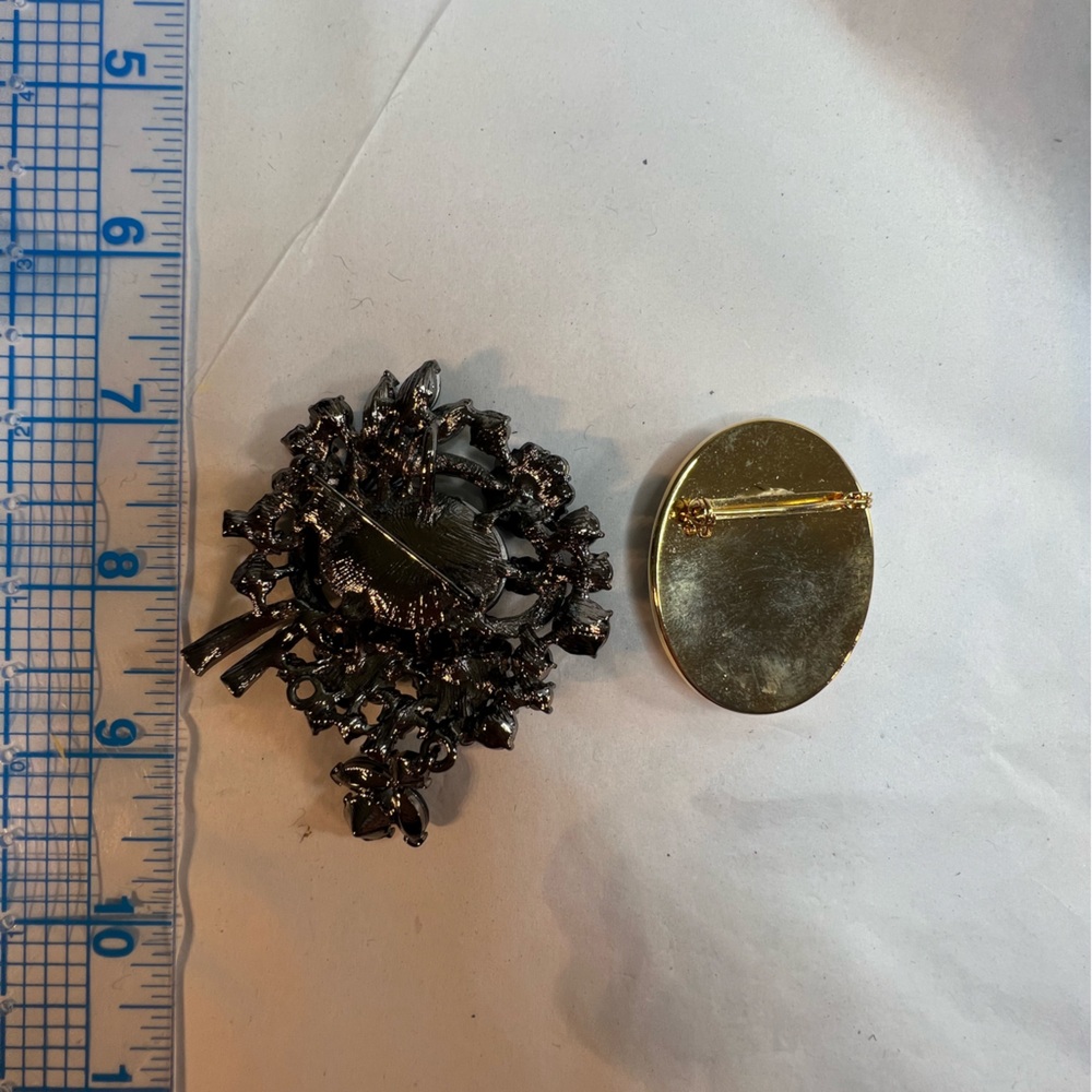 2 Brooches - Picture 2 of 2